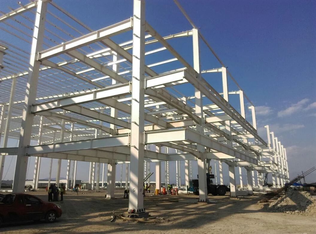 Estructura de acero en proyecto industrial